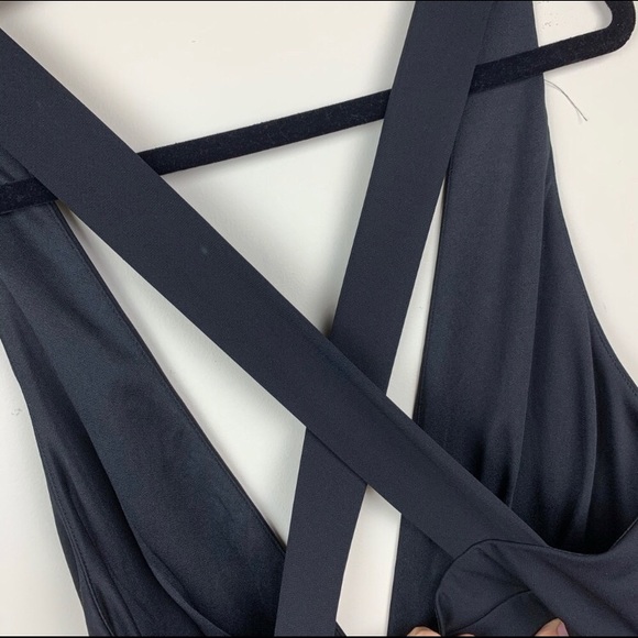 Fashion Nova Deep V Romper Size XL - Picture 3 of 6